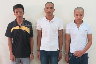 Thuê taxi chuyển mìn làm quà tặng gia đình đối tác