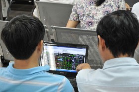 VN-Index hướng mốc 620 điểm