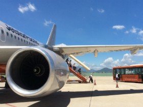 Chậm, hủy chuyến bay giảm mạnh trong tháng 7