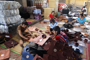 Tháng cô hồn vàng mã đắt giá như "tôm tươi"