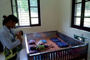 Người già, trẻ em rơi nước mắt chia tay chùa Bồ Đề