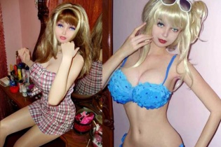 Thiếu nữ giống hệt búp bê Barbie gây "bão" mạng