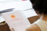 Vinhomes bàn giao hàng trăm sổ đỏ cho khách hàng