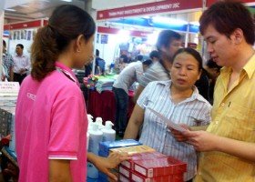 Hà Nội: Buộc thôi việc công chức tiếp tay buôn lậu