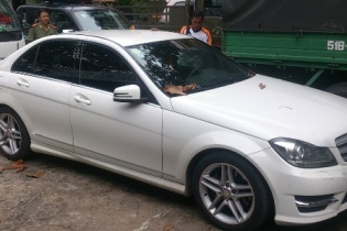 Ôtô của siêu mẫu Thanh Hằng gây tai nạn với một nữ sinh