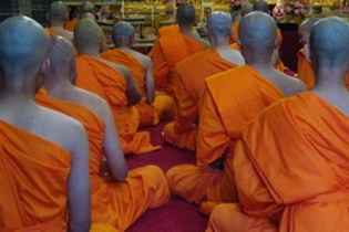 Sư Thái Lan tàng trữ phim sex, ma túy