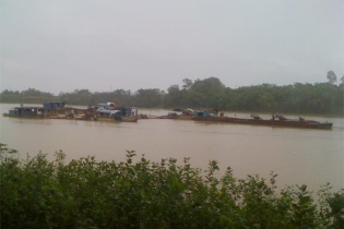 Thanh Hóa: Sông Chu tả tơi vì khai thác cát ồ ạt