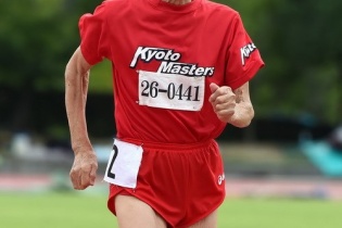 Cụ ông 103 tuổi thách thức "người bay" Usain Bolt chạy đua