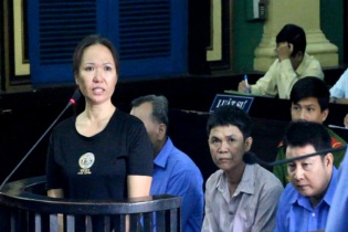 Mẹ lĩnh 12 năm tù vì "chạy án" hiếp dâm cho con