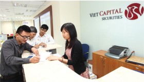 VN-Index hướng mốc 650 điểm