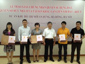 An Hưng bàn giao 150 sổ đỏ cho khách hàng