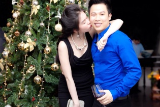 Người đàn ông giấu mặt của Ngọc Trinh là… Khắc Tiệp?