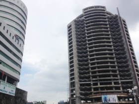 "Trơ xương" vì đua nhau xây tháp chọc trời