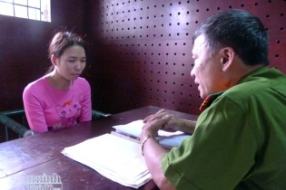 Nữ quái bán hoa quả dạo lừa "chạy việc" cho hàng loạt người