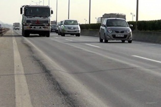 Cầu Thanh Trì: Đầu tư nghìn tỷ xây dựng vẫn sụt, lún quanh năm