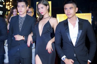 Người mẫu Kỳ Hân diện váy xẻ ngực sâu táo bạo