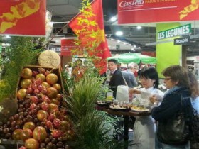 Hàng Việt "đổ bộ" vào siêu thị ở Paris tráng lệ