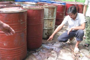 Vụ Nicotex Thanh Thái: Khai quật, bốc xúc gần 1000 tấn chất thải nguy hại chôn lấp trái quy định