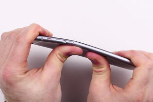 iPhone 6 Plus của Apple có thể dễ dàng bị uốn cong?
