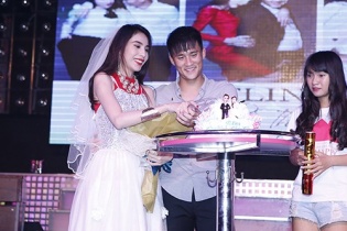 Chiều lòng Fans Công Vinh - Thủy Tiên kêt hôn tại sân khấu