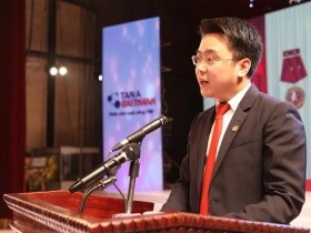 Tân Á Đại Thành đón nhận Huân chương Lao động hạng Nhì