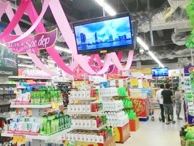 Giảm giá gần 50% hàng thời trang tại Ocean Mart