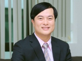Sếp lớn, nhân viên ngân hàng nơm nớp lo mất việc