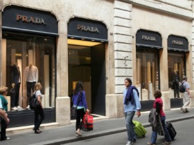 Thời trang xa xỉ nhất thế giới Prada vào Việt Nam