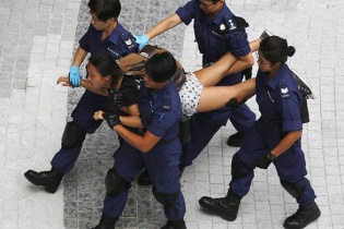 Hong kong: Cảnh sát khống chế hàng ngàn sinh viên biểu tình quá khích