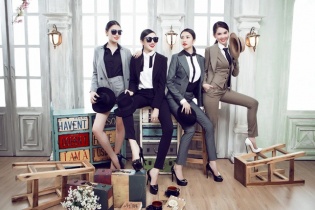 Ngọc Trinh và dàn chân dài với phong cách menswear