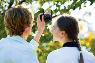 Trào lưu chụp ảnh "tự sướng" với máy ảnh selfie