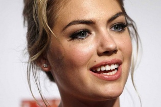 Các sao Hollywood bị rò rỉ ảnh nóng dọa kiện Google, đòi số tiền "khủng"