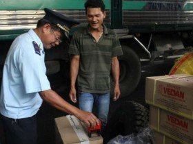 Ngăn chặn hàng "chạy chính sách" ở Lao Bảo