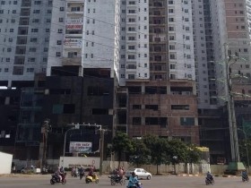 Mua căn hộ xây thô: "Một tiền gà, ba tiền thóc"!