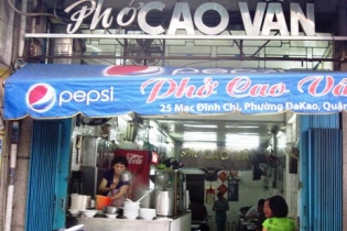 Cụ ông 90 tuổi kinh doanh phở Hà Nội trên đất Sài Gòn