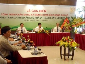 Gắn biển chào mừng cho Dự án Thăng Long Number One