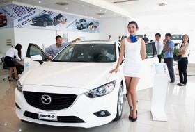 Áp lực doanh số, nhân viên bán xe "bo" cho khách