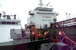 Cận cảnh con tàu VN bị cướp biển tấn công