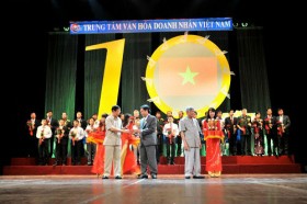 Có hay không chuyện "mua" danh hiệu doanh nhân văn hóa?