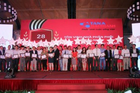 Tân Á Đại Thành tôn vinh 1.500 nhà phân phối tiêu biểu