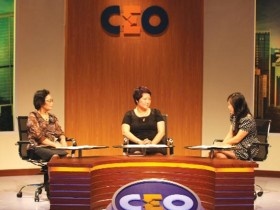 Nữ doanh nhân cố gắng không ‘lệch vai’
