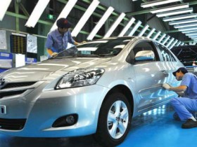 Ngoài ốc vít, Việt Nam "bó tay" với sơn ôtô