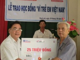 Báo Đầu tư trao học bổng cho học sinh nghèo tỉnh Kiên Giang