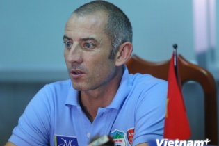 U19 HAGL cố gắng chơi bóng, U21 Việt Nam thì không