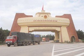Việt Nam đang nhập siêu 303,8 triệu USD từ Lào