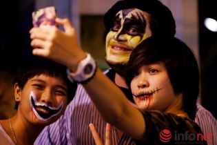 Giới trẻ Hà Thành hào hứng trong đêm Halloween ở Phố cổ