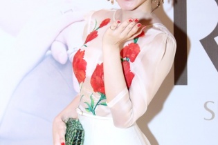 Angela Phương Trinh mặc váy trắng nổi bật giữa dàn sao