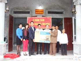 Công đoàn Bộ KH&ĐT bàn giao nhà tình nghĩa tại Hòa Bình