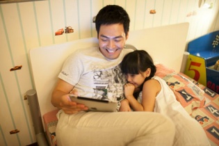 Cảm động bức thư xin lỗi con gái của MC Phan Anh