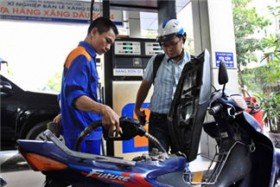 Từ 11h hôm nay, giá xăng lại giảm gần 1.000 đồng